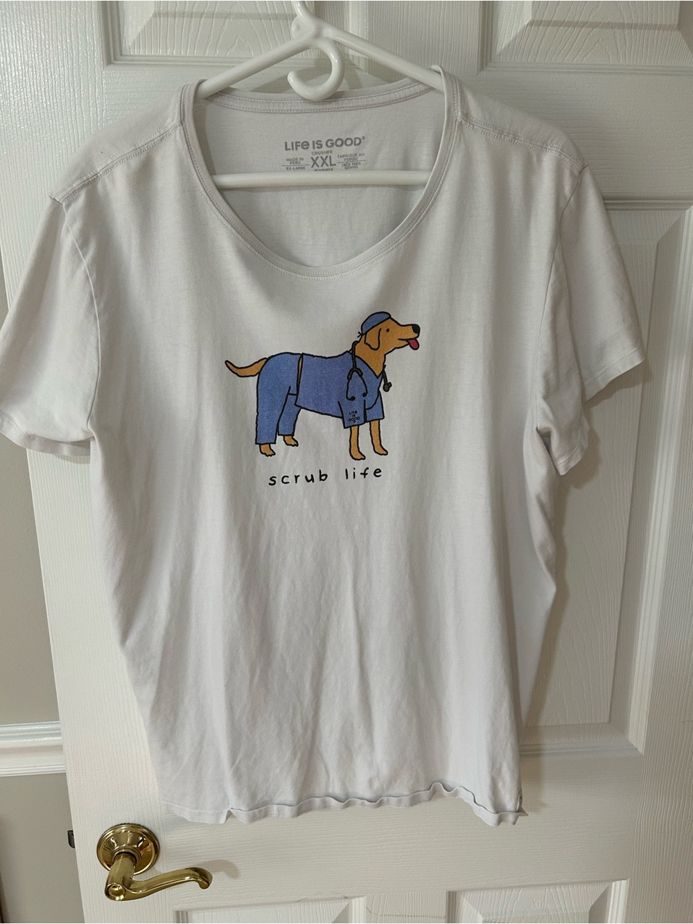 Life Is Good XXL White Tee with Blue Dog in Scrubs Graphic